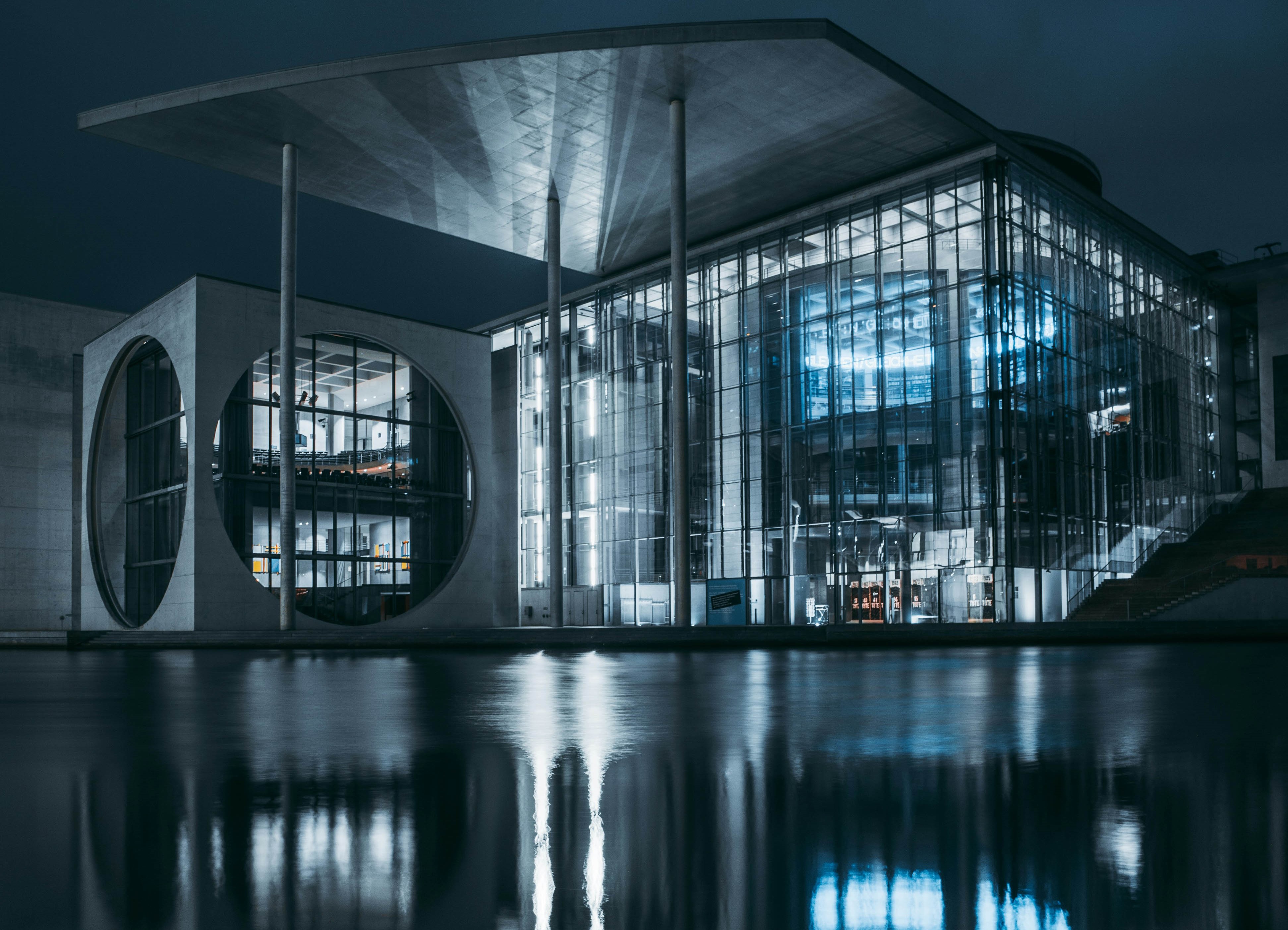 bbin宝盈集团官网-卢伟冰详解小米Vision GT概念车：虚拟世界探索未来科技